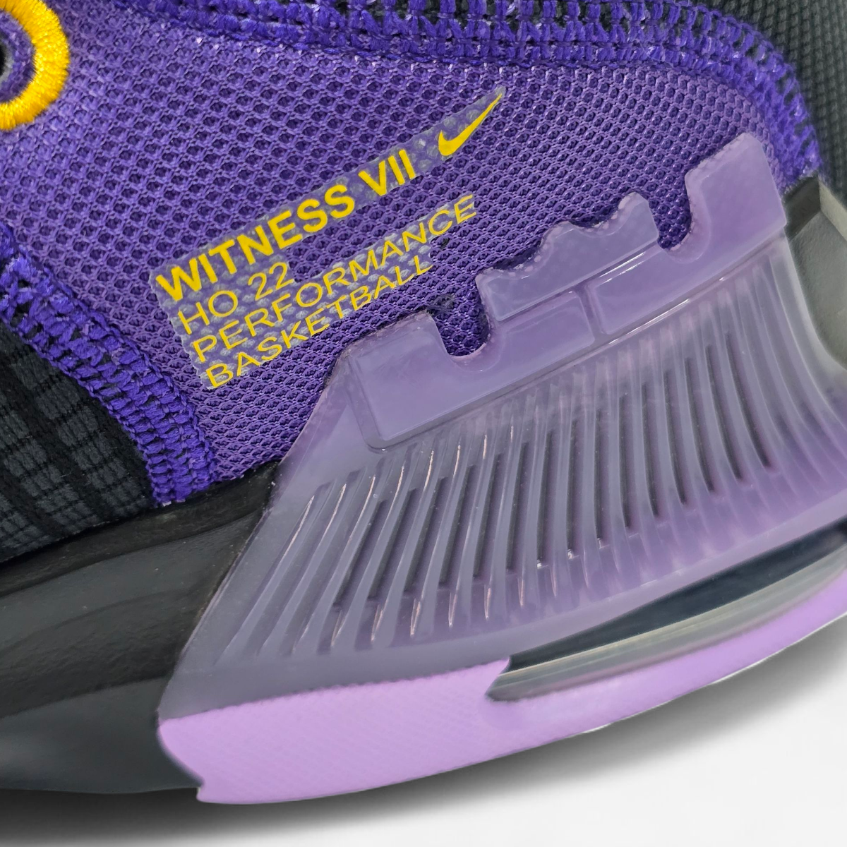 Tenis Hombre Basquetbol 27.5 Edicion LeBron James WITNESS VII 7 Nike Negro Morado Lakers