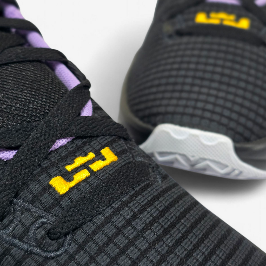 Tenis Hombre Basquetbol 27.5 Edicion LeBron James WITNESS VII 7 Nike Negro Morado Lakers